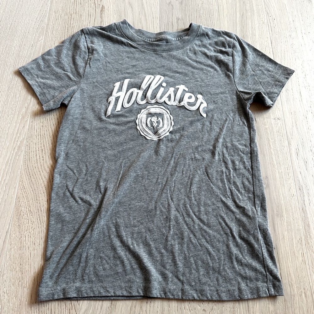 Y2K Patchwork Script Logo and Shield Hollister Baby Tee Classic